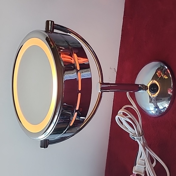 Intertek Double Sided Makeup Mirror. - Picture 7 of 10